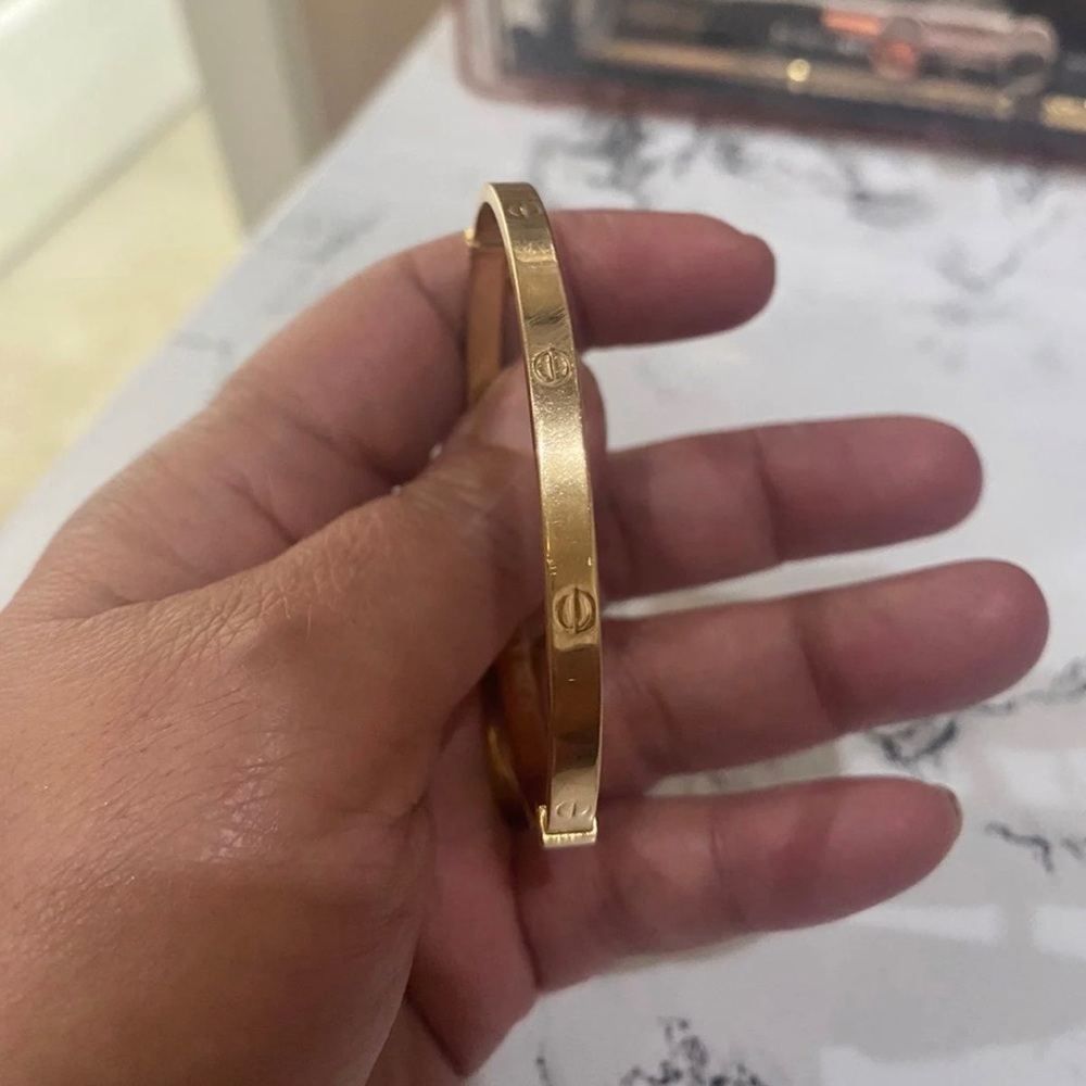 18k saudi gold bangle